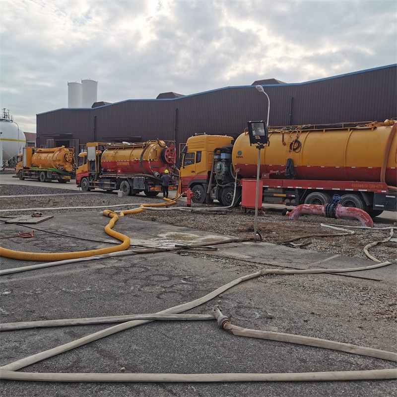 江边乡污水池清理