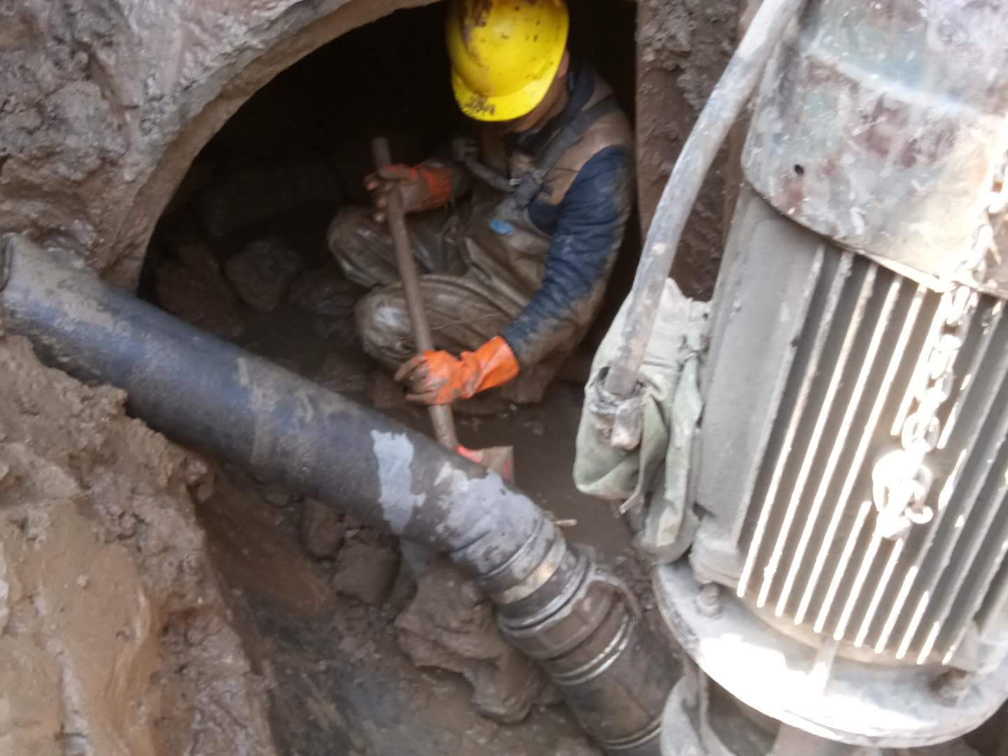 江边乡管道清淤