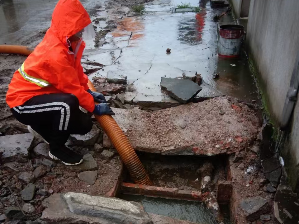 江边乡专业清理污水池 炜誉市政以规范流程守护城市 “肠道”